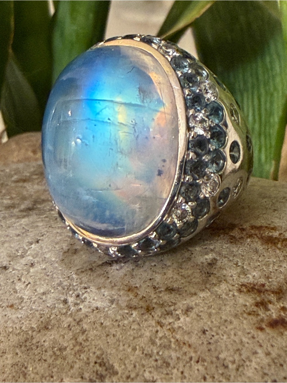 Rodney Raynor 18 karat gold moonstone Diamond Ring - Picture 8 of 11